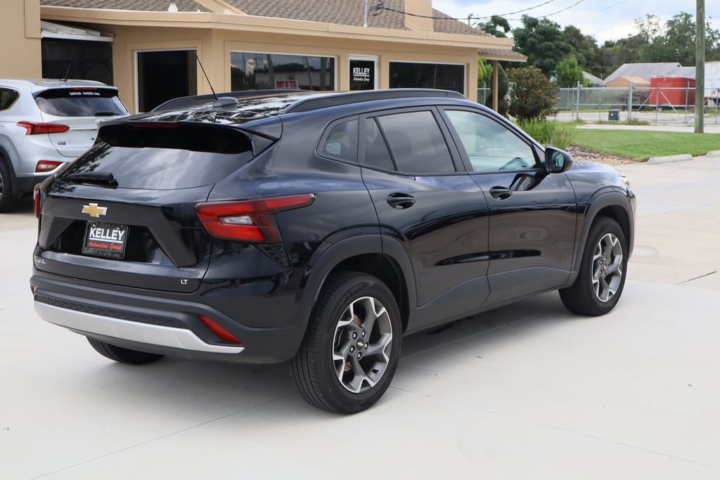 Used 2025 Chevrolet Trax LT FWD image 9