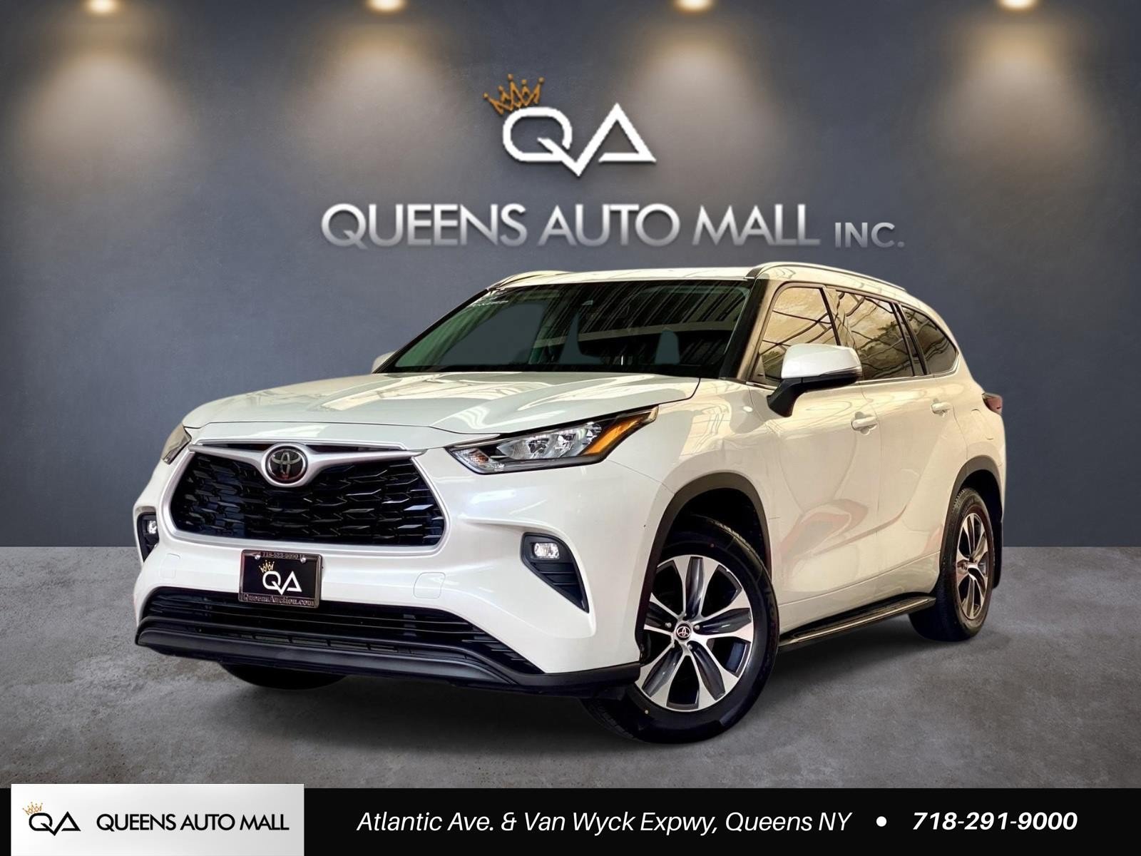Used 2020 Toyota Highlander XLE AWD/4WD image 1