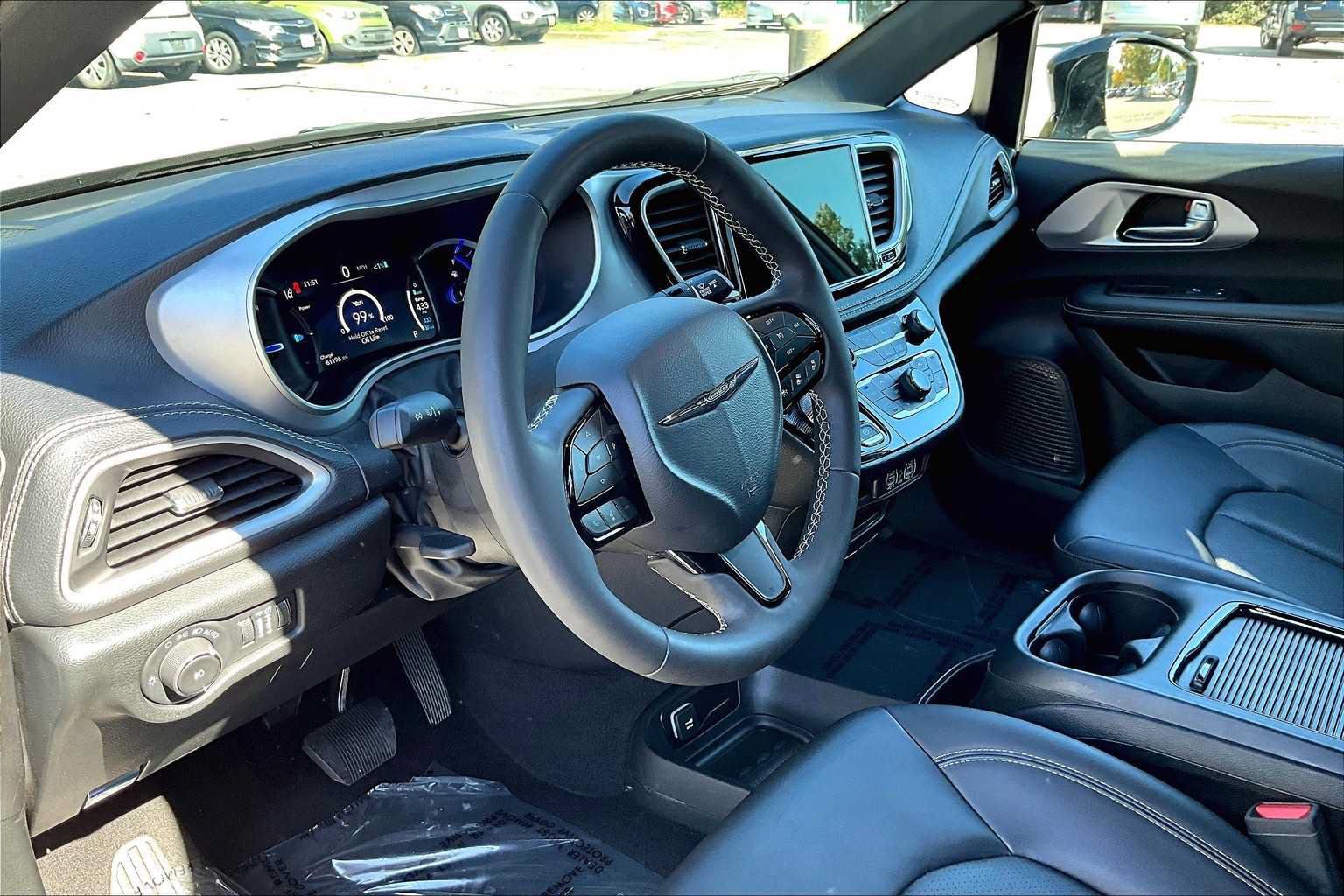 Used 2024 Chrysler Pacifica Limited FWD image 17