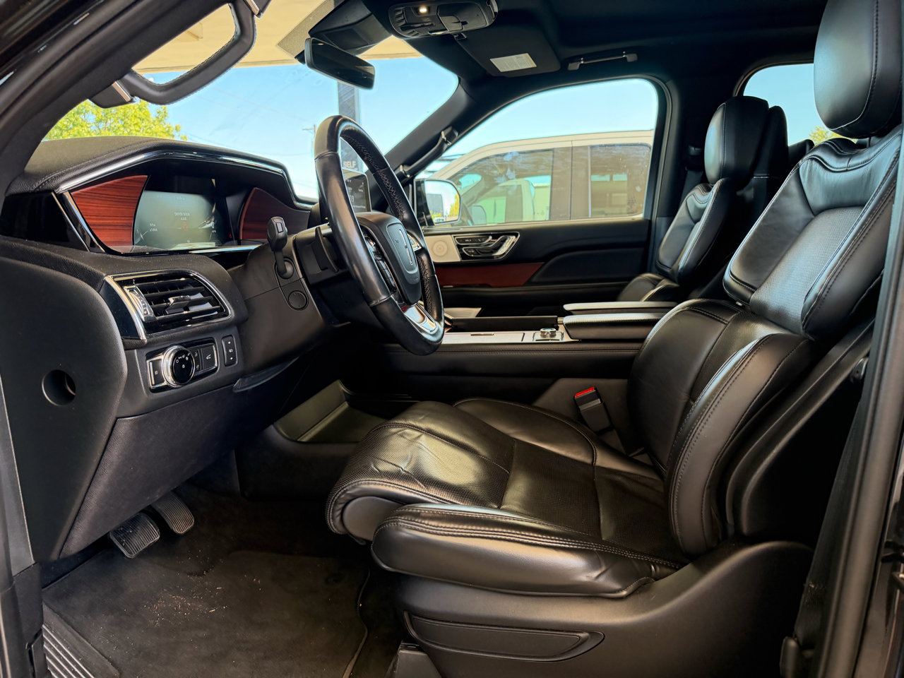 Used 2020 Lincoln Navigator Reserve w/ Luxury Package image 18