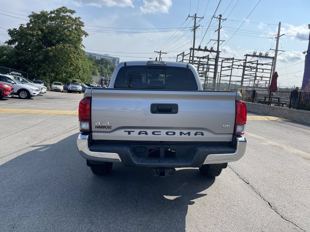 Used 2019 Toyota Tacoma SR5 AWD/4WD image 4