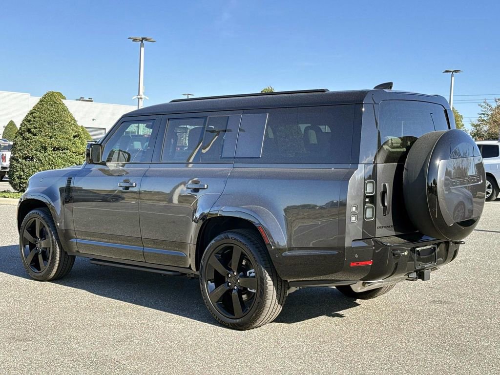 New 2026 Land Rover Defender 130 X-Dynamic SE image 3