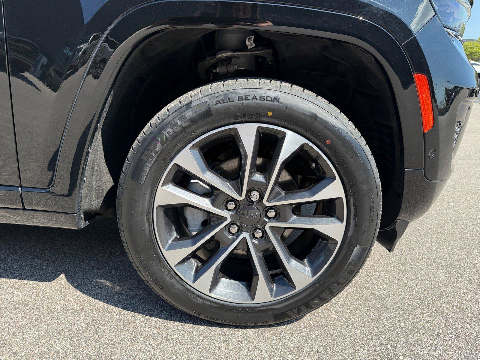 Used 2022 Jeep Grand Cherokee Overland AWD/4WD image 31