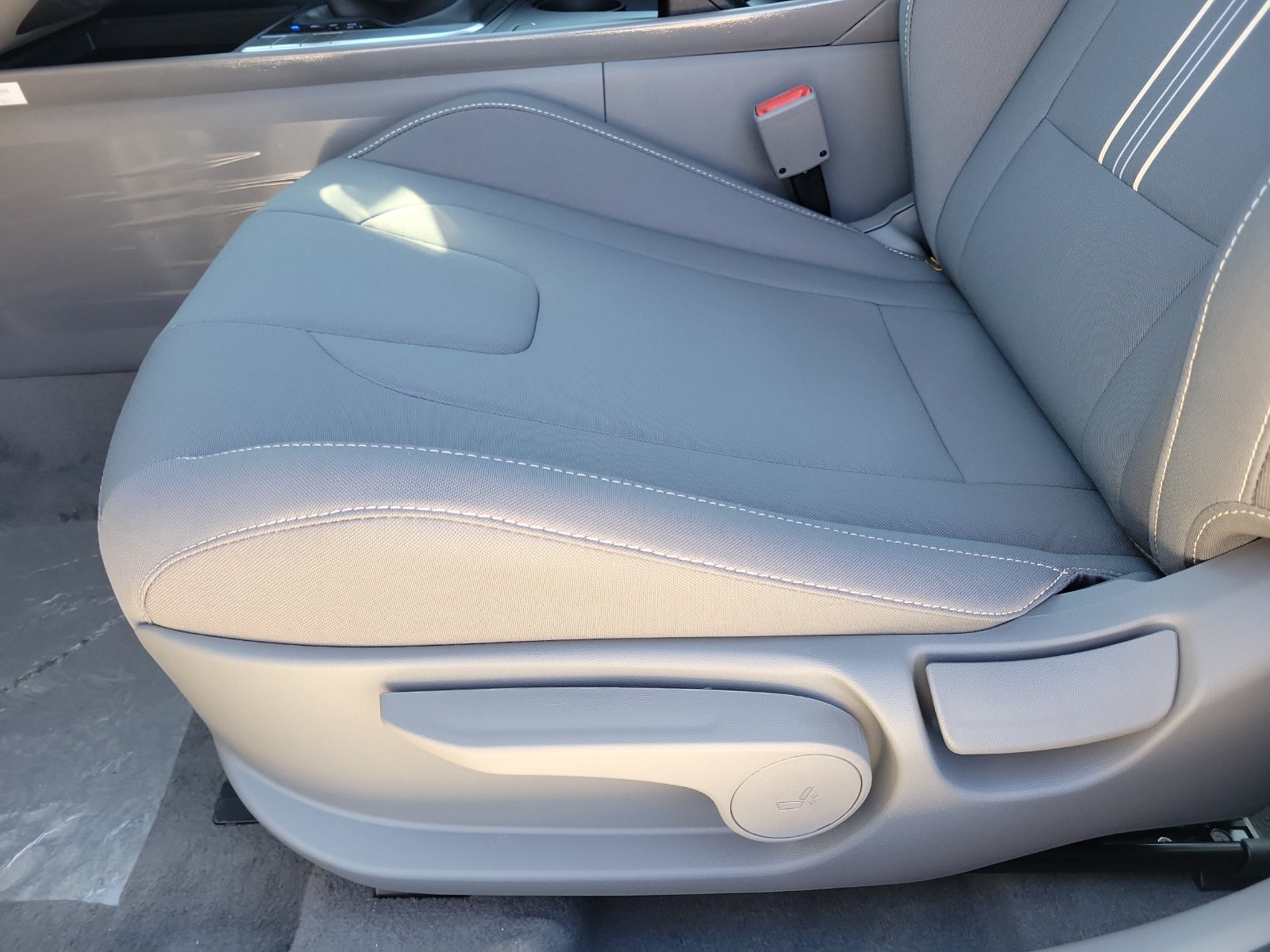 New 2026 Hyundai Elantra Sport FWD image 16