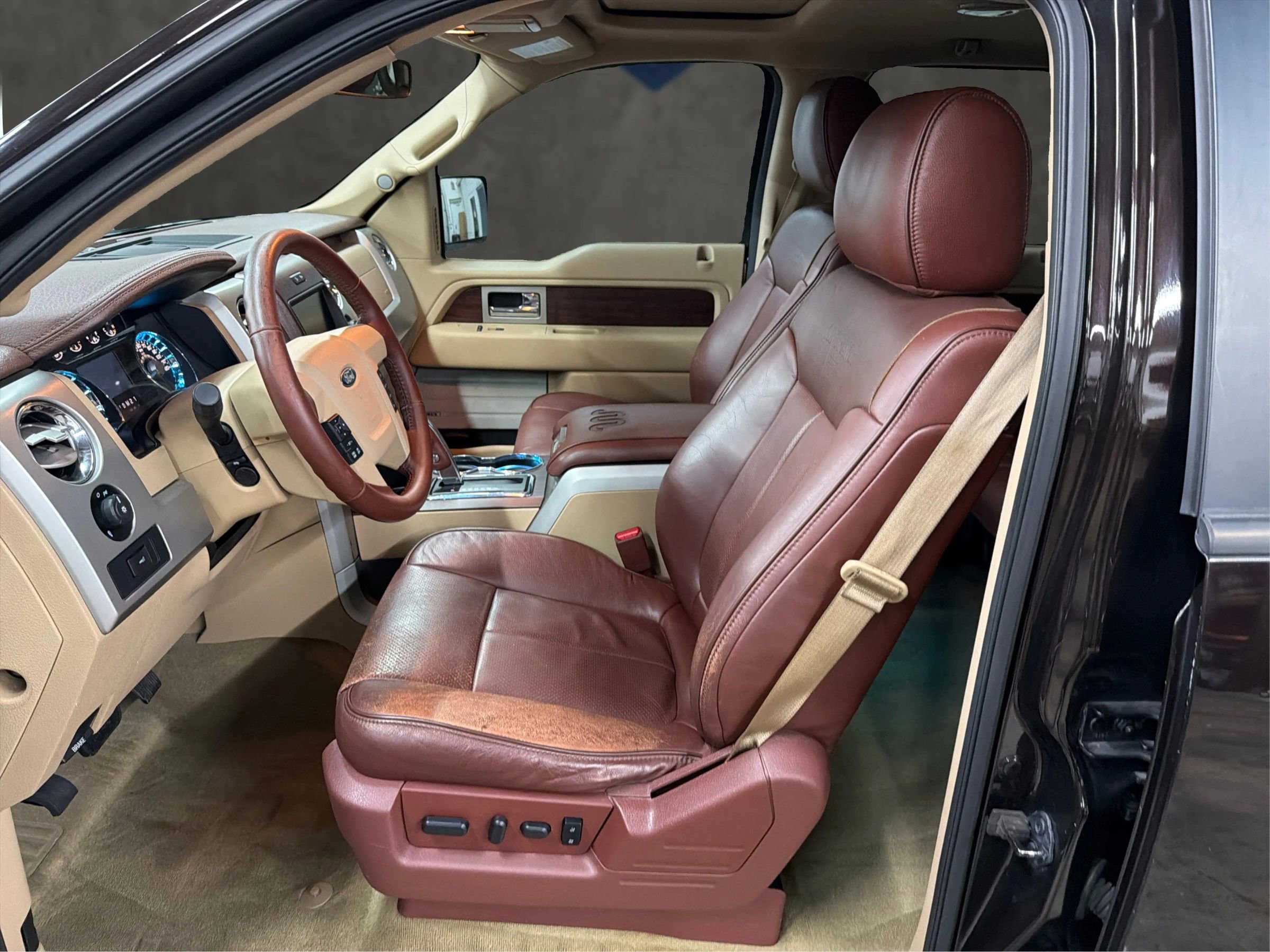 Used 2014 Ford F150 King Ranch w/ King Ranch Luxury Package AWD/4WD image 13