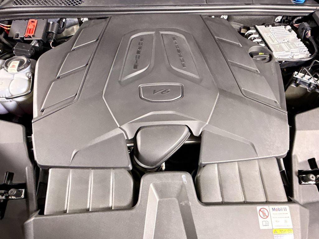Certified 2024 Porsche Cayenne Coupe AWD/4WD image 30