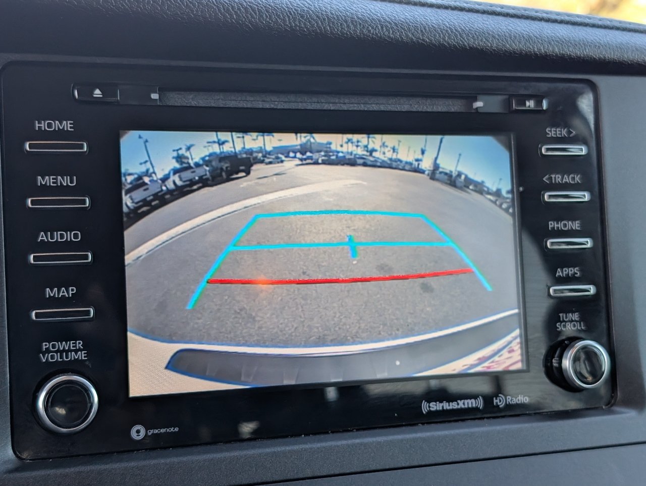 Used 2020 Toyota Sienna SE w/ Nightshade Edition FWD image 7