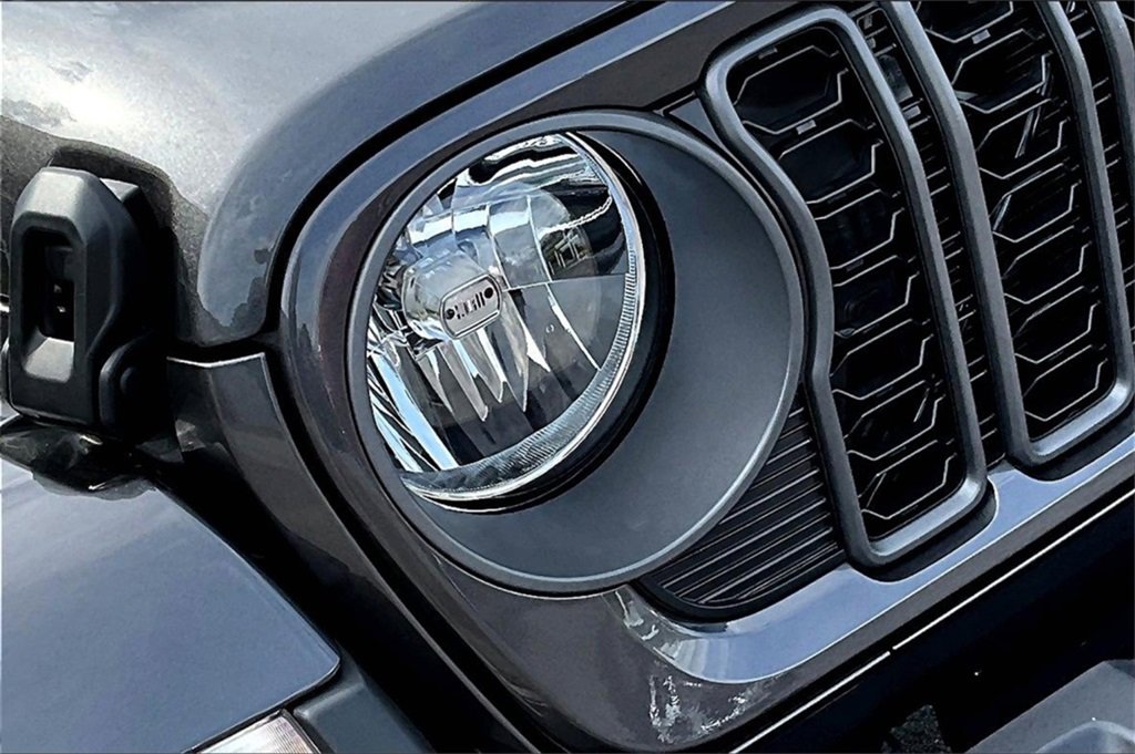 New 2025 Jeep Gladiator Sport image 28