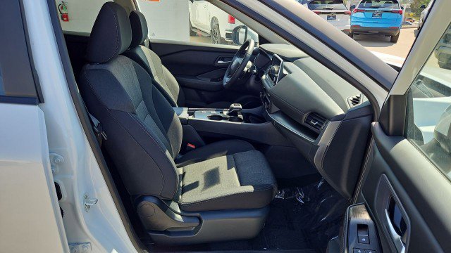 Used 2025 Nissan Rogue SV FWD image 27