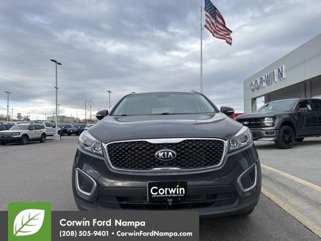 Used 2017 Kia Sorento LX w/ LX Convenience Package image 2