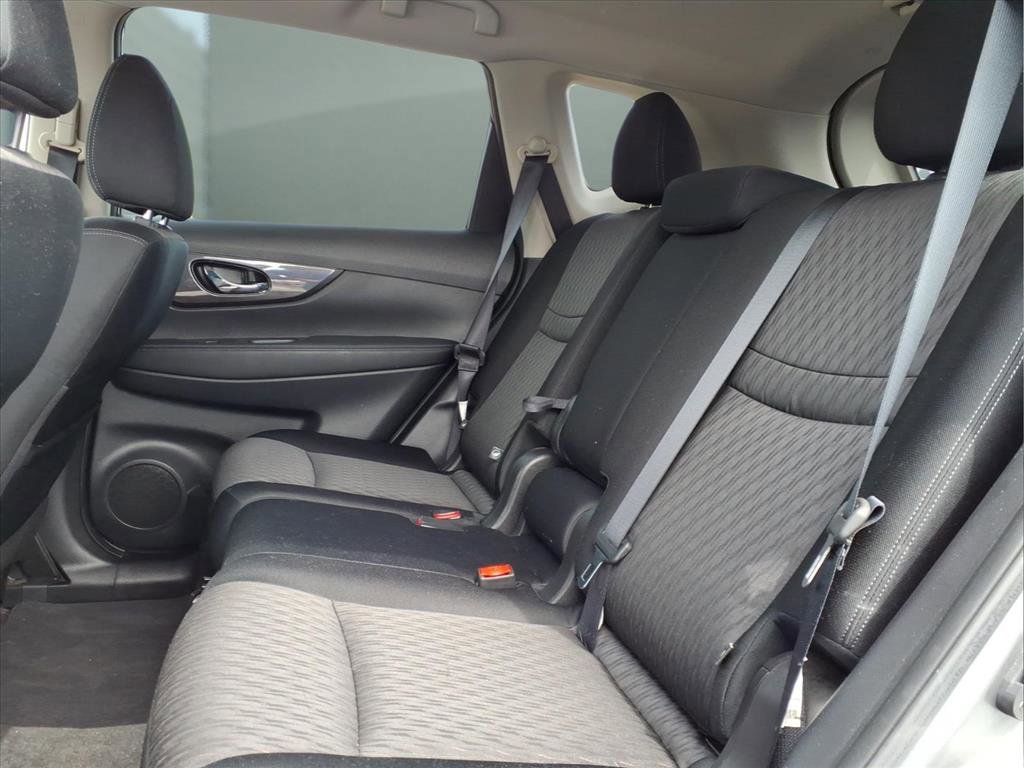 Used 2019 Nissan Rogue SV w/ Premium Package image 11