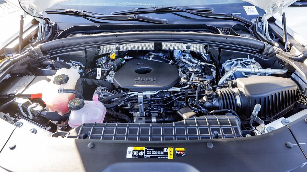 New 2026 Jeep Grand Cherokee Altitude AWD/4WD image 28