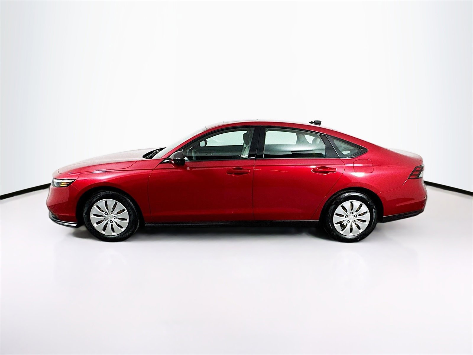Used 2025 Honda Accord SE image 4
