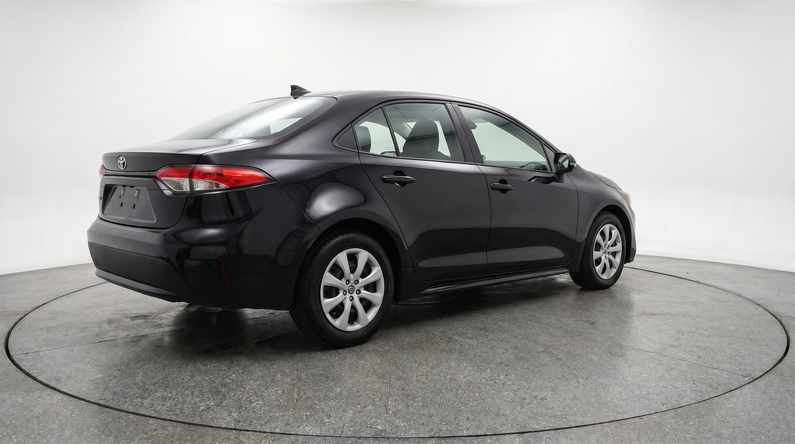 Used 2025 Toyota Corolla LE FWD image 9