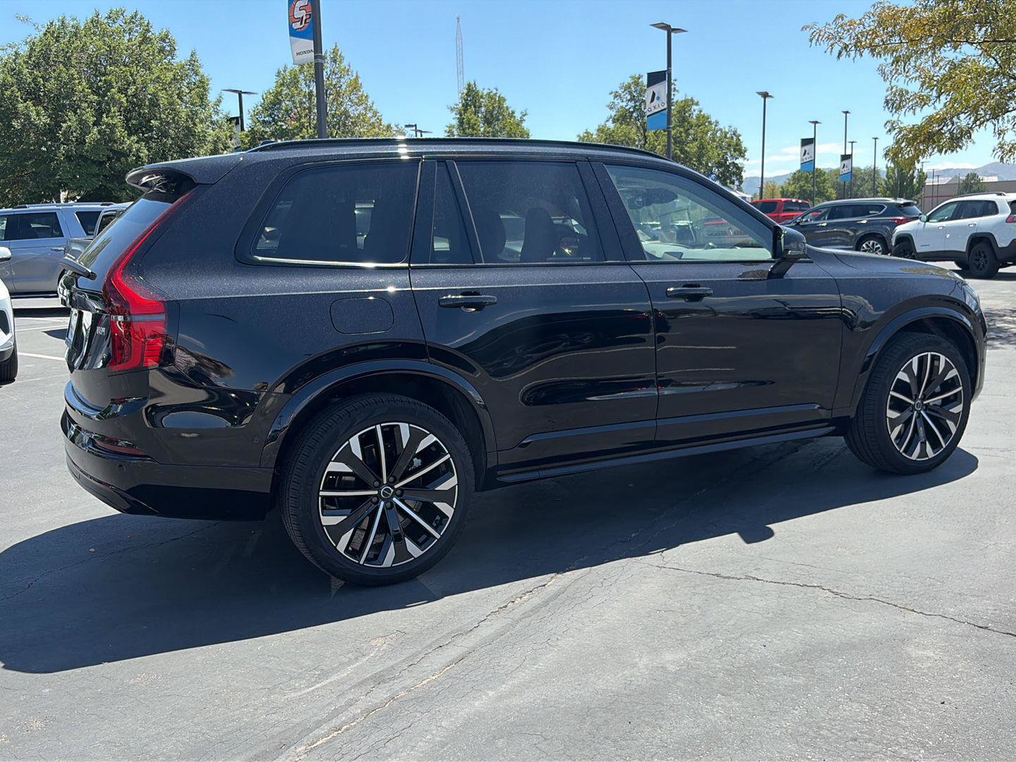 Used 2026 Volvo XC90 T8 Ultra w/ Protection Package Premier AWD/4WD image 4