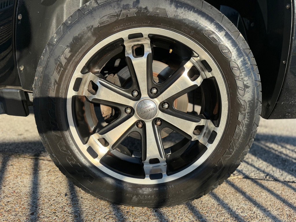 Used 2013 Chevrolet Avalanche LTZ image 21