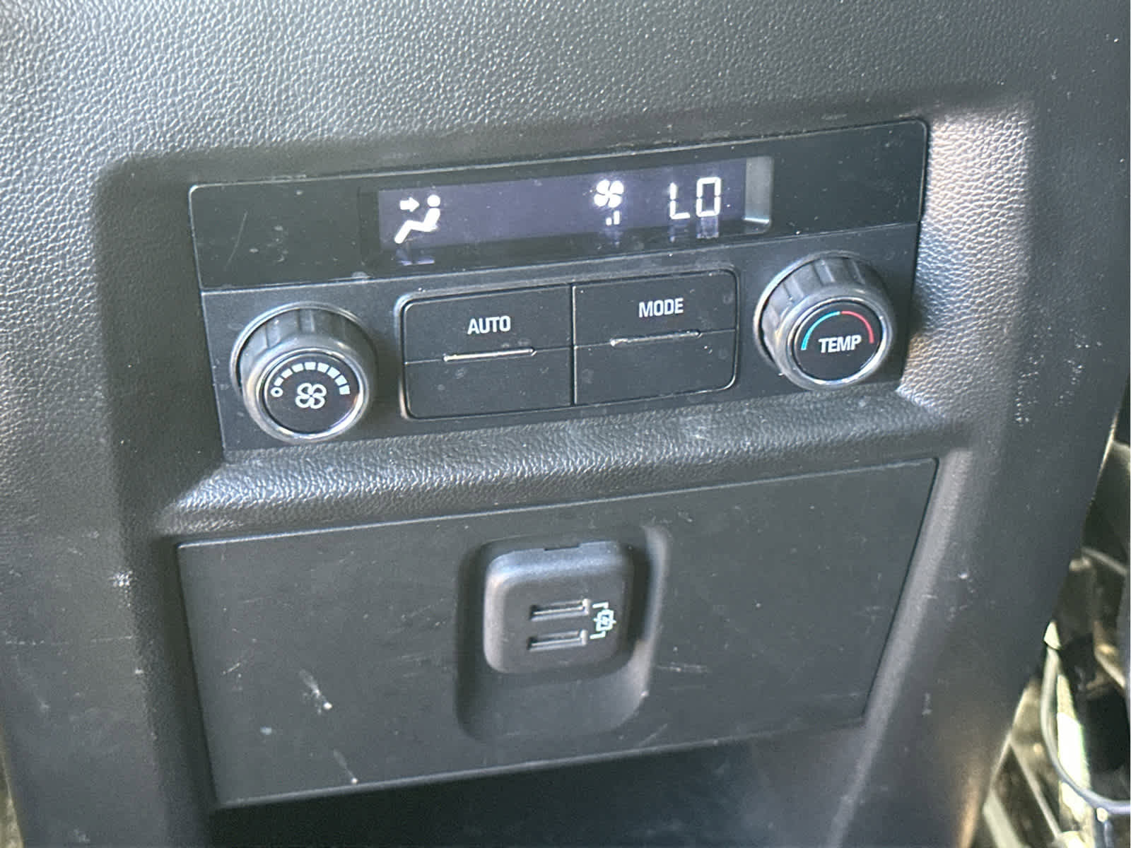 Used 2022 Chevrolet Traverse LT image 48