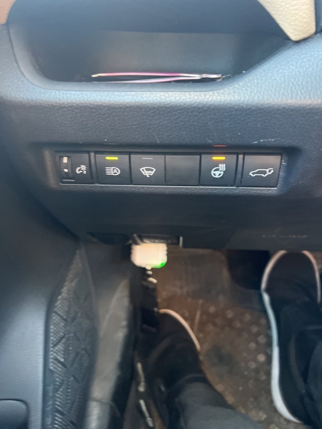 Used 2021 Toyota RAV4 XLE Premium image 7