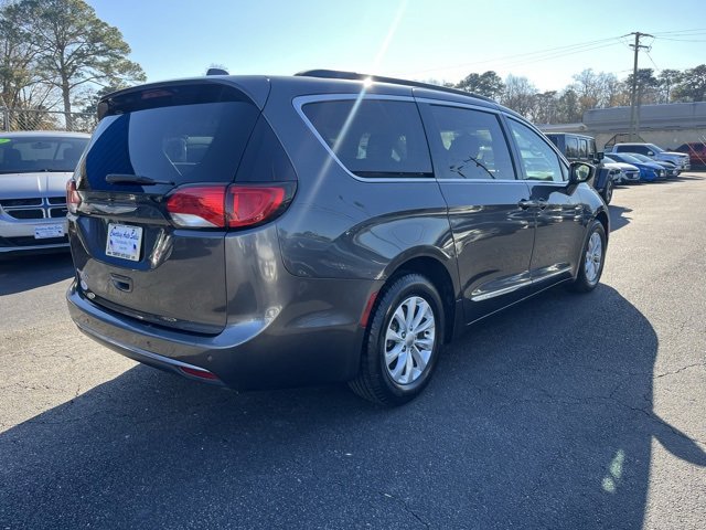 Used 2017 Chrysler Pacifica Touring-L image 6