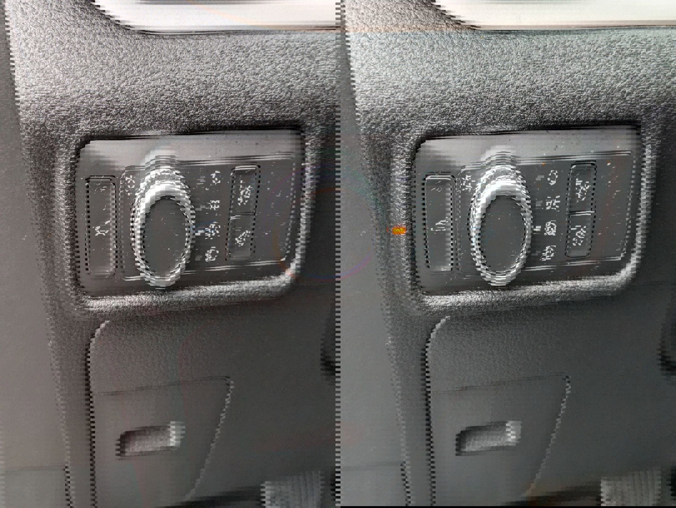 Used 2022 Ford Explorer XLT image 15