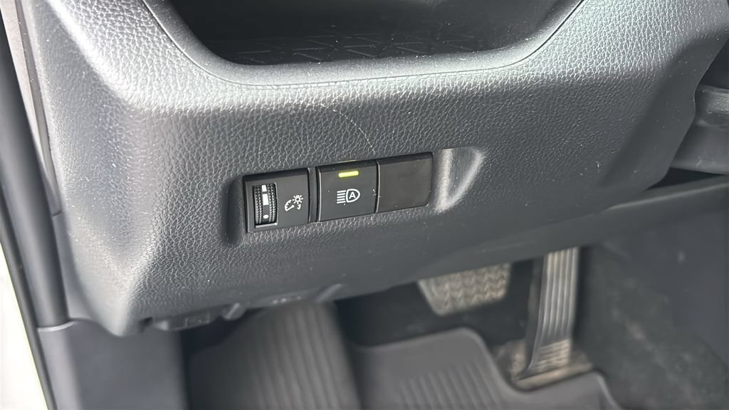 Used 2025 Toyota RAV4 LE AWD/4WD image 12