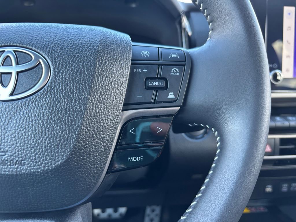 Used 2025 Toyota Camry SE image 19