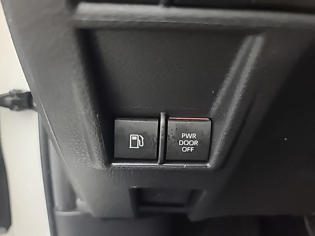 Used 2025 Toyota Sienna LE FWD image 31