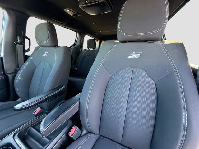 Used 2018 Chrysler Pacifica Touring Plus w/ S Appearance Package FWD image 19