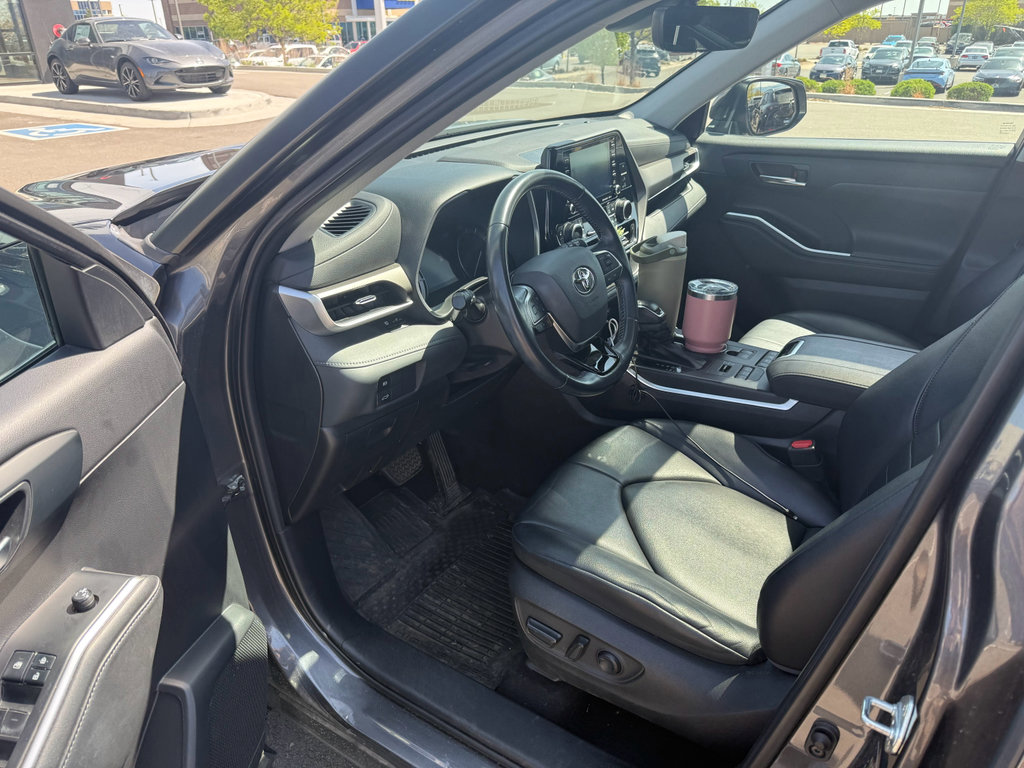 Used 2021 Toyota Highlander XLE image 7
