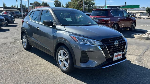 New 2025 Nissan Kicks Play S image 2