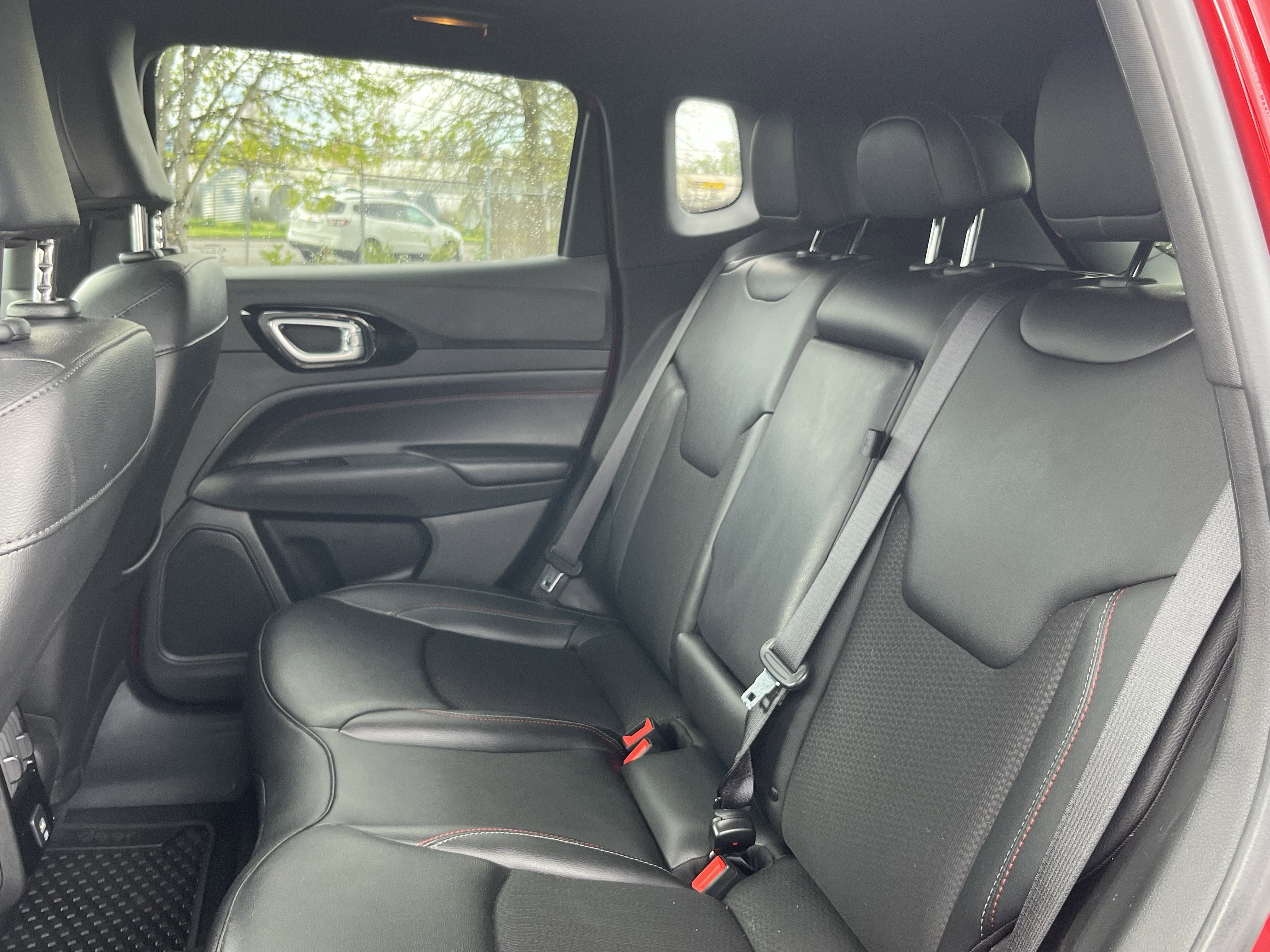 Used 2025 Jeep Compass Trailhawk AWD/4WD image 14