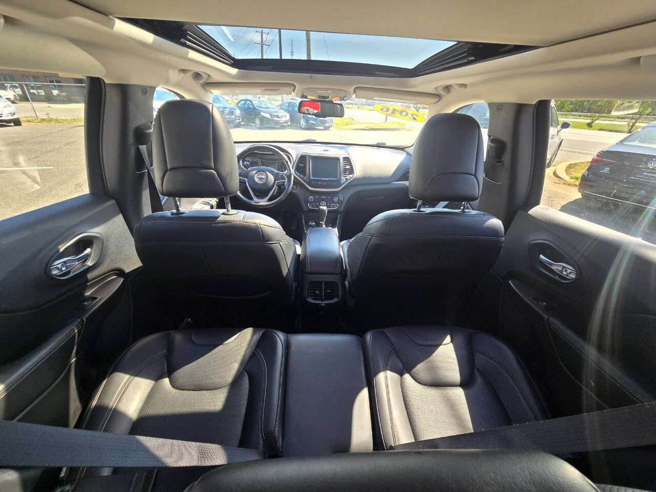 Used 2016 Jeep Cherokee Limited w/ Luxury Group AWD/4WD image 36