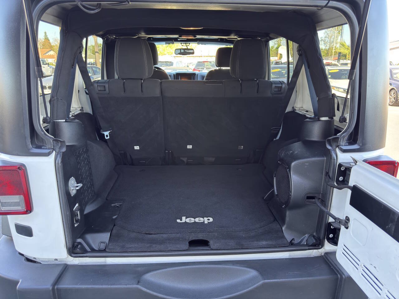 Used 2014 Jeep Wrangler Unlimited Rubicon w/ Connectivity Group AWD/4WD image 21