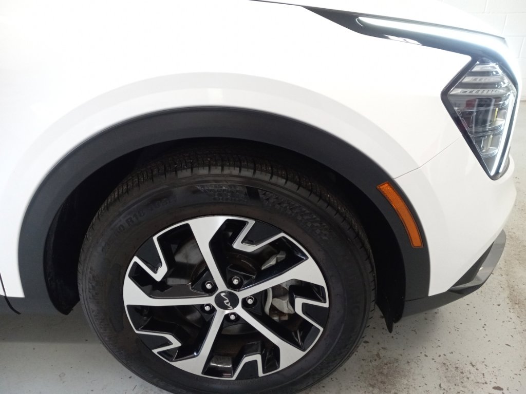Certified 2024 Kia Sportage EX FWD image 3