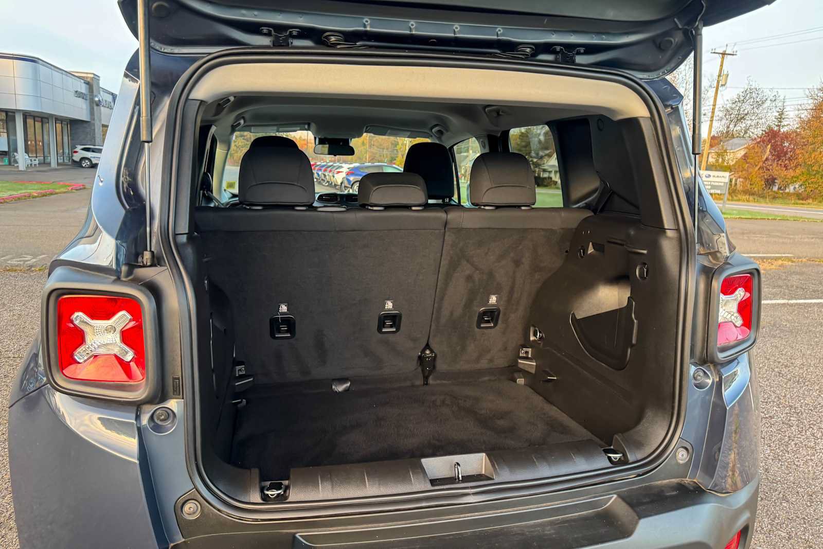 Used 2023 Jeep Renegade Latitude AWD/4WD image 12