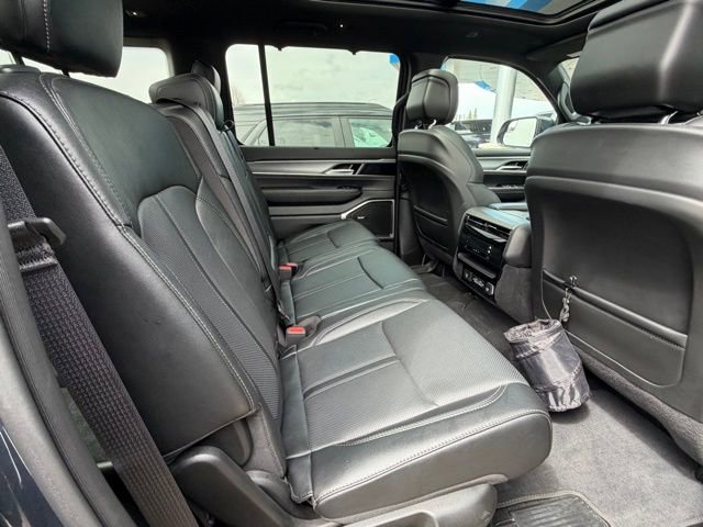 Used 2023 Jeep Wagoneer Series II w/ Convenience Group I AWD/4WD image 1