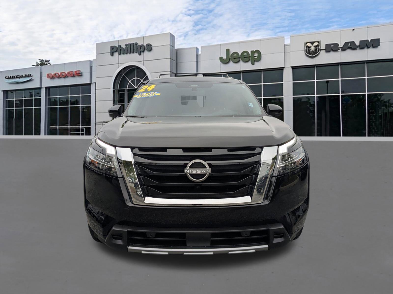 Used 2024 Nissan Pathfinder Platinum image 8