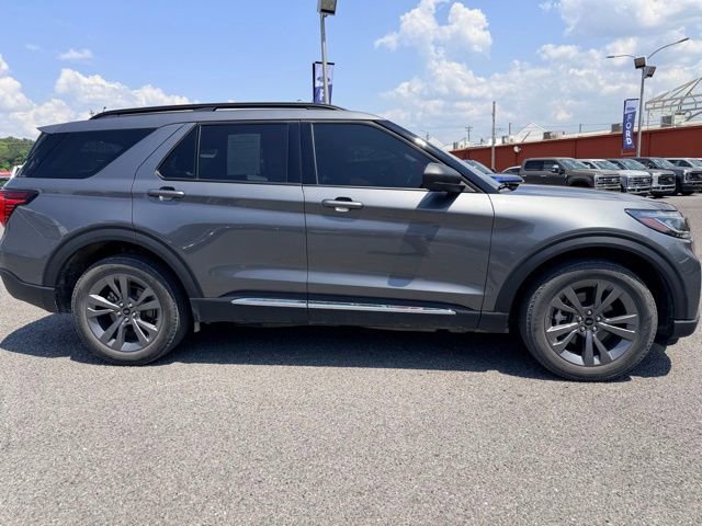 Used 2025 Ford Explorer Active w/ Active Comfort Package AWD/4WD image 2