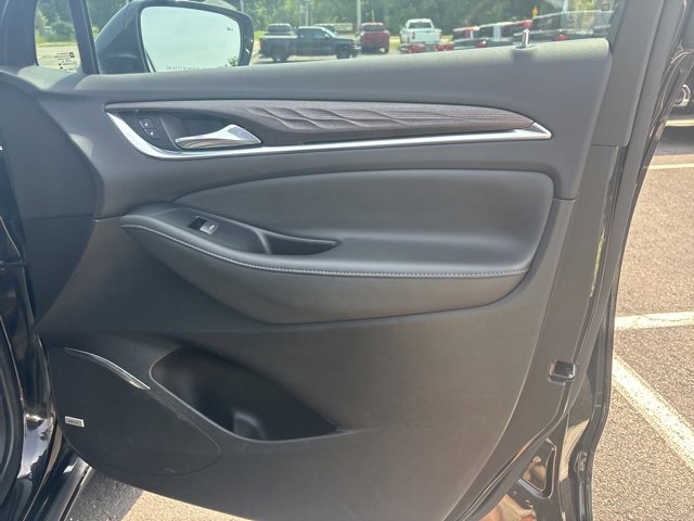 Used 2023 Buick Enclave Avenir image 17