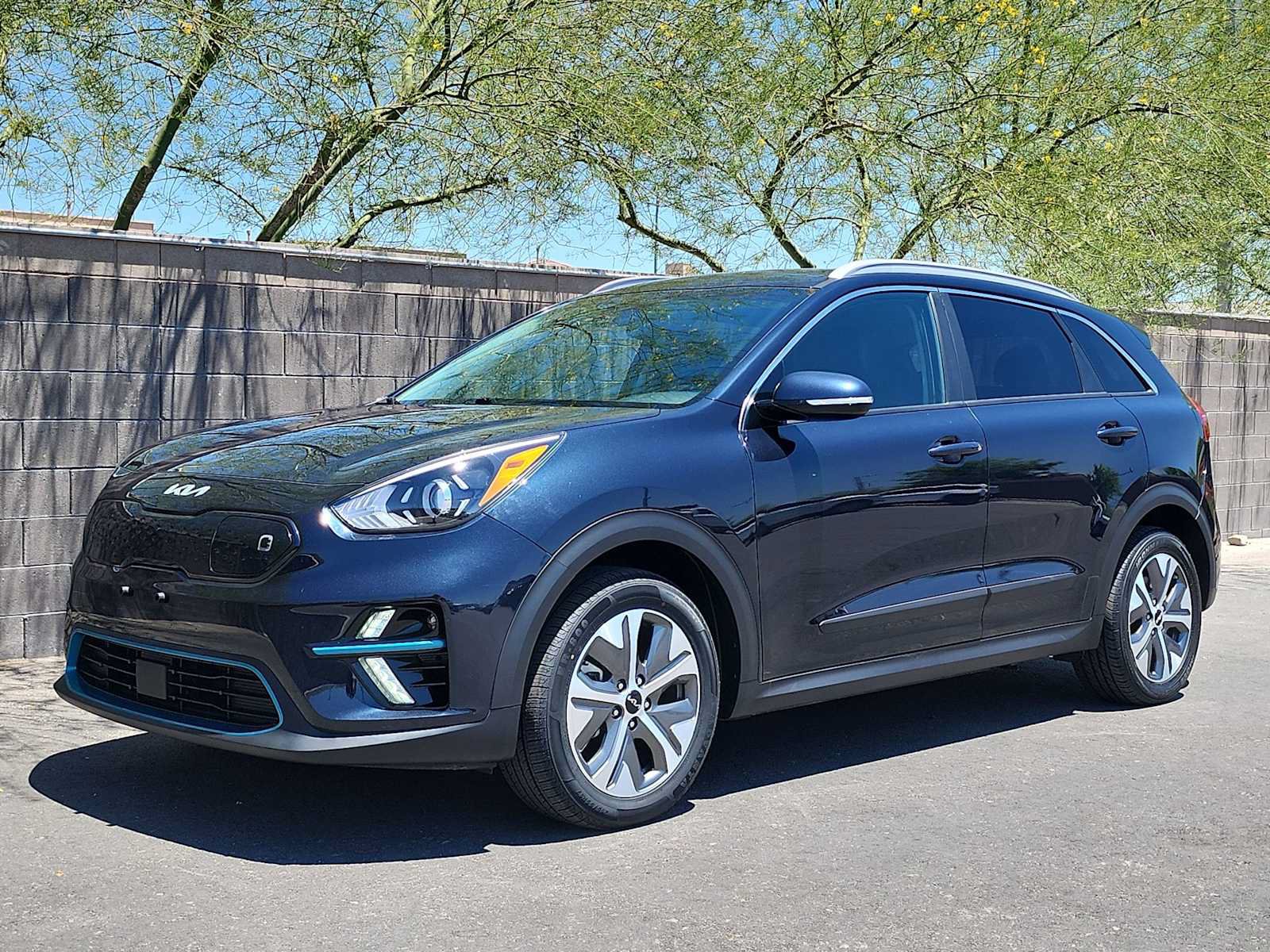 Used 2022 Kia Niro EX FWD image 4