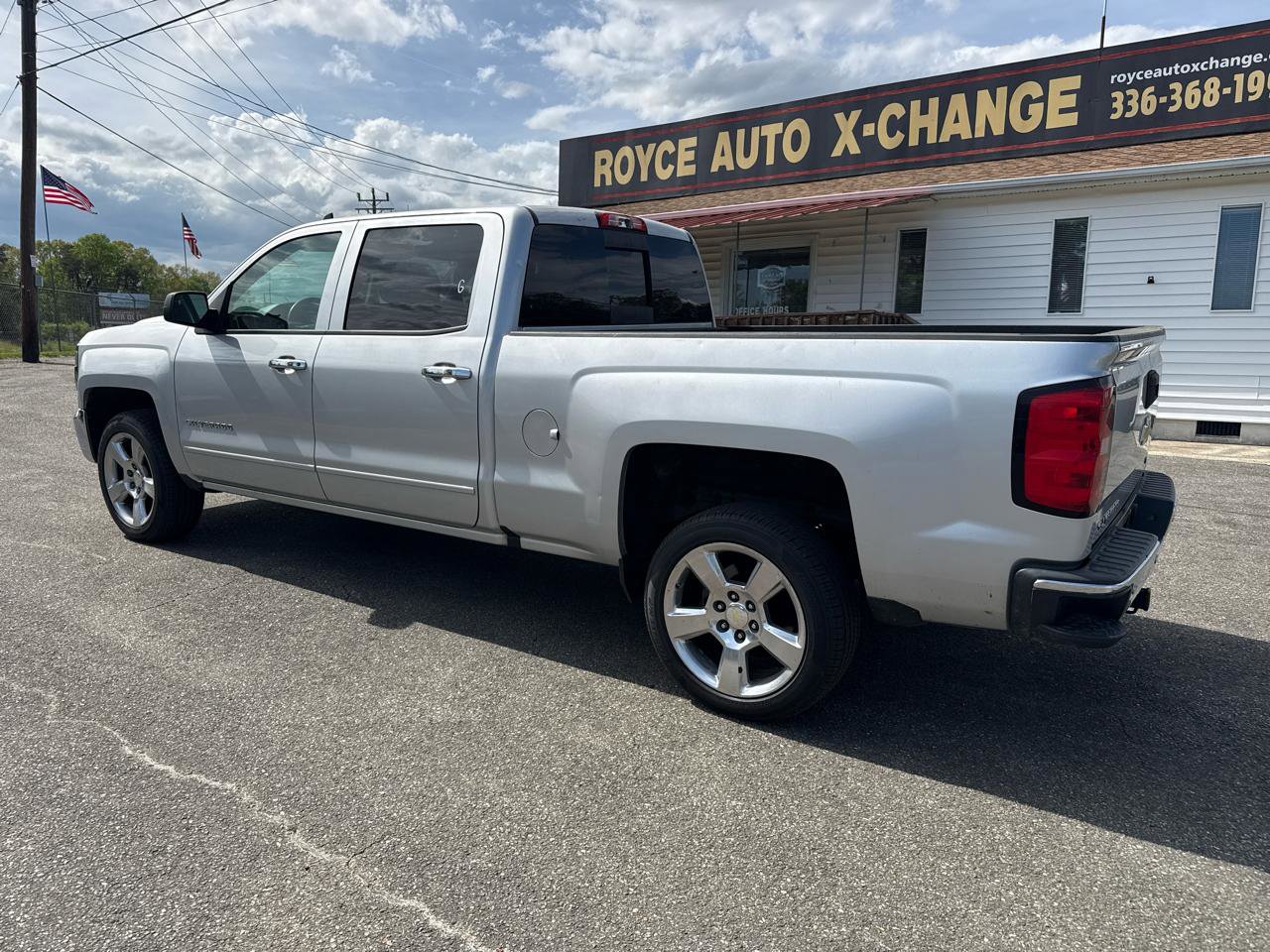 Used 2017 Chevrolet Silverado 1500 LT w/ LT Fleet Plus Package AWD/4WD image 5