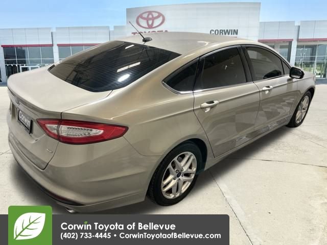 Used 2015 Ford Fusion SE image 5