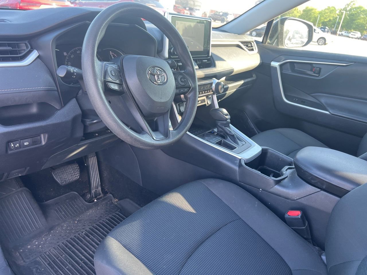Used 2024 Toyota RAV4 LE FWD image 9