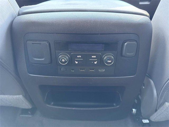 Used 2020 GMC Yukon Denali w/ Denali Premium Package image 17
