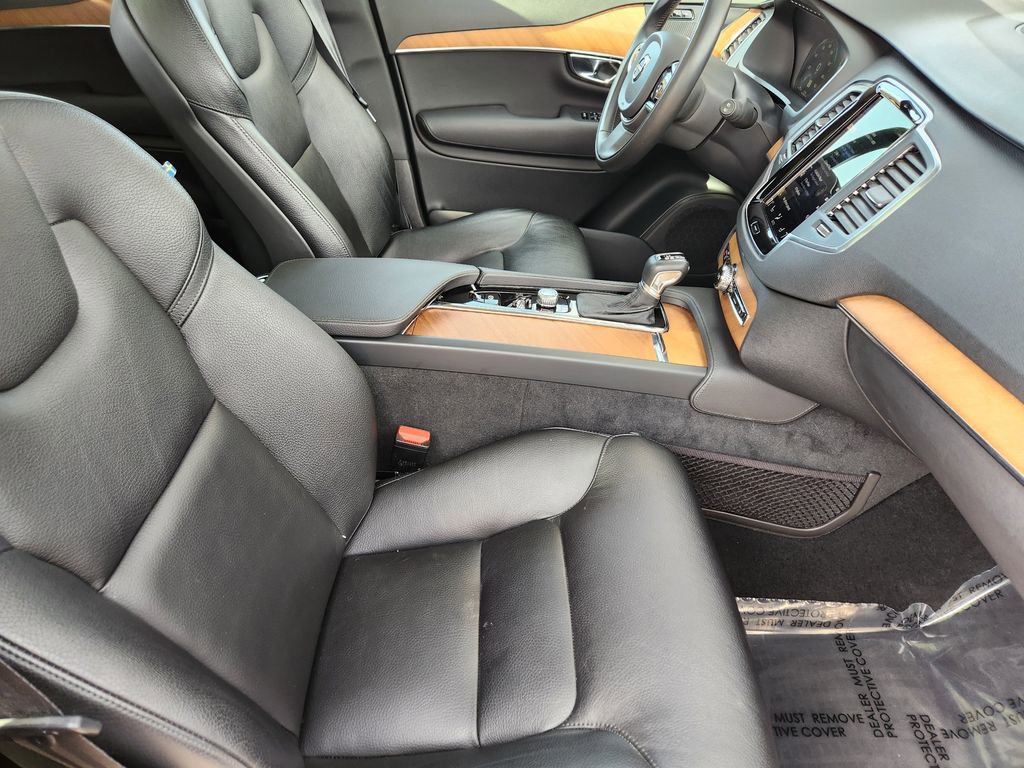 Used 2021 Volvo XC90 T6 Momentum w/ Climate Package image 4