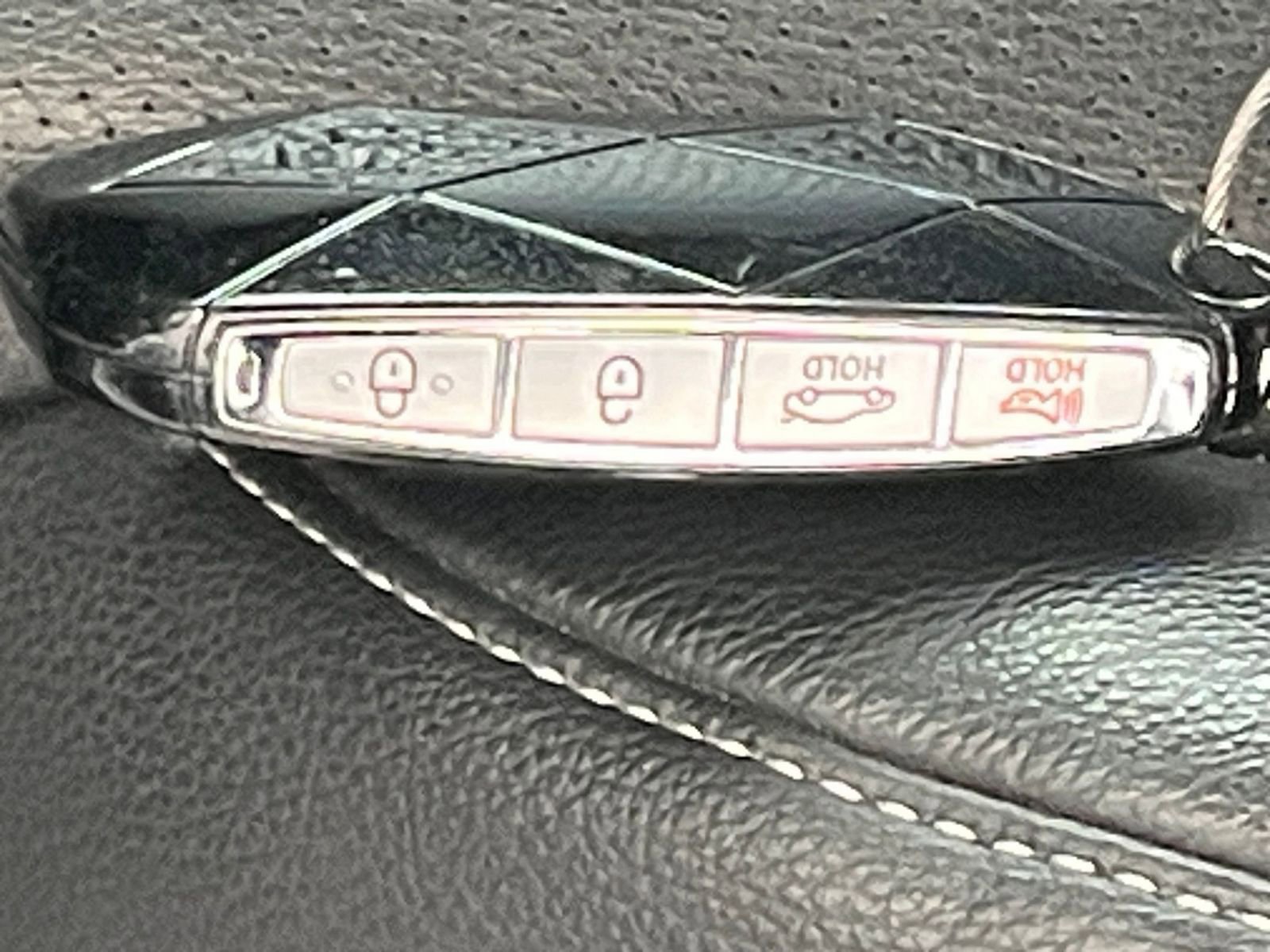Used 2025 Genesis G70 2.5T image 22