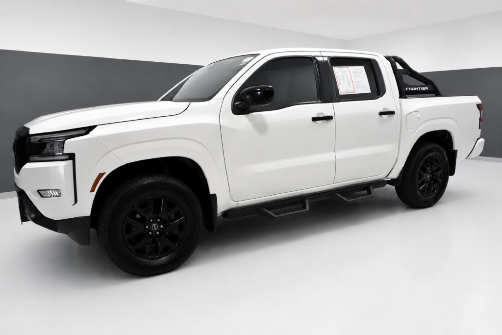 Certified 2023 Nissan Frontier SV w/ Midnight Edition Package AWD/4WD image 2