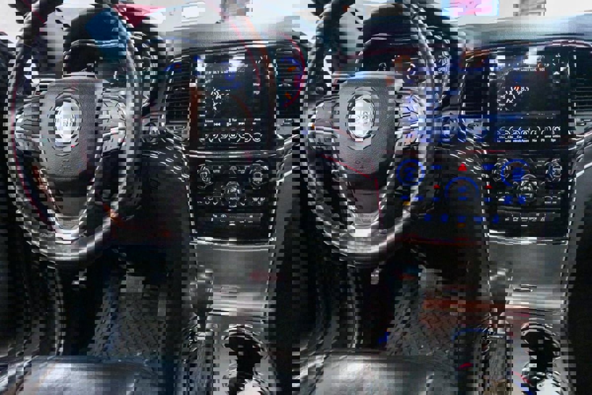 Used 2021 Jeep Grand Cherokee Limited image 24