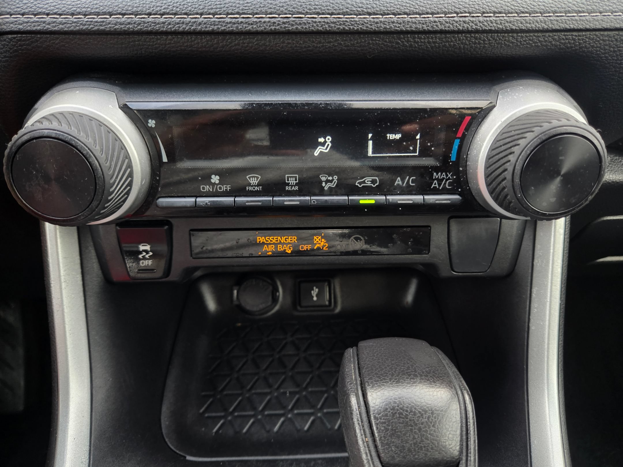 Used 2021 Toyota RAV4 LE FWD image 27
