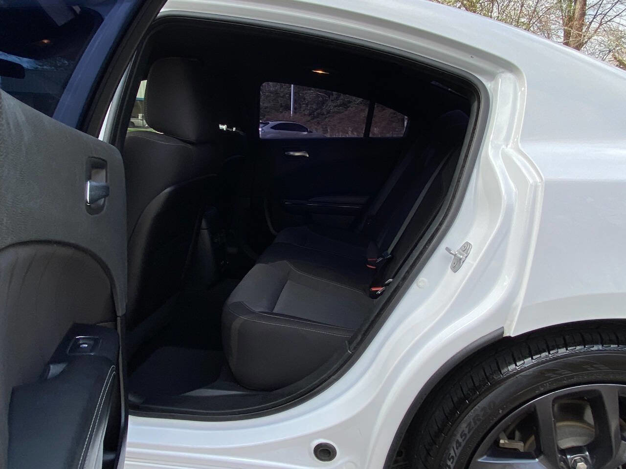 Used 2019 Dodge Charger SXT w/ Blacktop Package image 39
